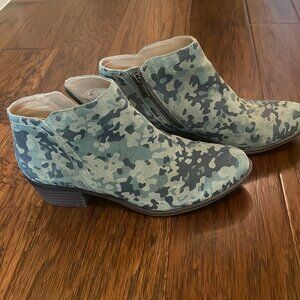 Lucky Brand Women's Barstyn Camouflage Booties Size 8.5 Green Ankle Boots
